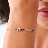 Bratara din aur cu lant cubanez si litera cu diamante