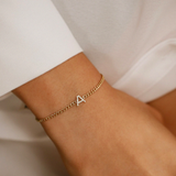 Bratara din aur cu lant cubanez si litera cu diamante