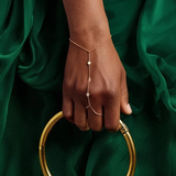 Bratara din aur cu trei diamante si prindere pe deget 0.30 ct