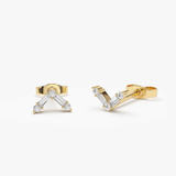 Cercei din aur cu diamante bagheta si rotunde in forma de V