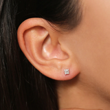 Cercei din aur cu diamante de 0.22 ct