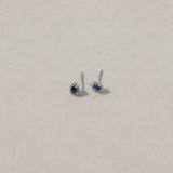 Cercei din aur in forma de floare cu safir natural si diamante