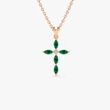 Lant cu pandantiv din aur cruce din smarald si diamant.