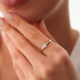 Inel din aur cu diamant marquise si diamante rotunde