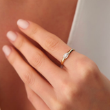 Inel din aur cu diamant marquise si diamante rotunde