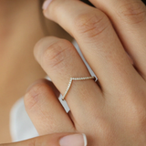 Inel din aur cu diamante model CHEVRON de 0.14 ct