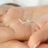 Inel din aur cu diamante model CHEVRON de 0.14 ct