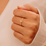 Inel din aur cu litera si diamante de 0.10 ct