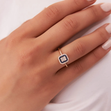 Inel din aur cu safir natural albastru rotund si diamante