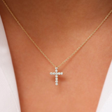 Lant cu pandantiv din aur cruce si diamante de 0.35 ct