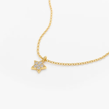 Lant din aur cu pandantiv in forma de stea si diamante de 0.06 ct