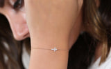 Bratara din aur cu simbol cruce si diamante de 0.21 ct
