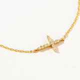 Bratara din aur cu simbol cruce si diamante de 0.17 ct