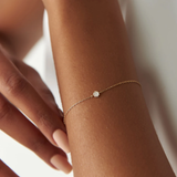 Bratara din aur cu diamante si simbol floare