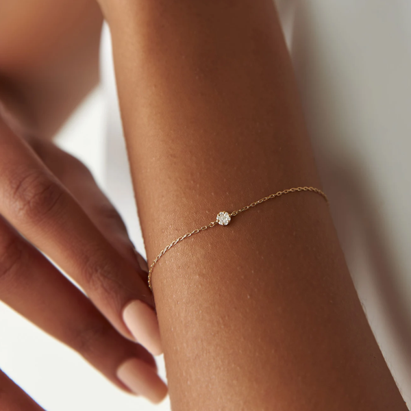 Bratara din aur cu diamante si simbol floare