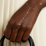 Bratara din aur cu trei diamante si prindere pe deget 0.30 ct