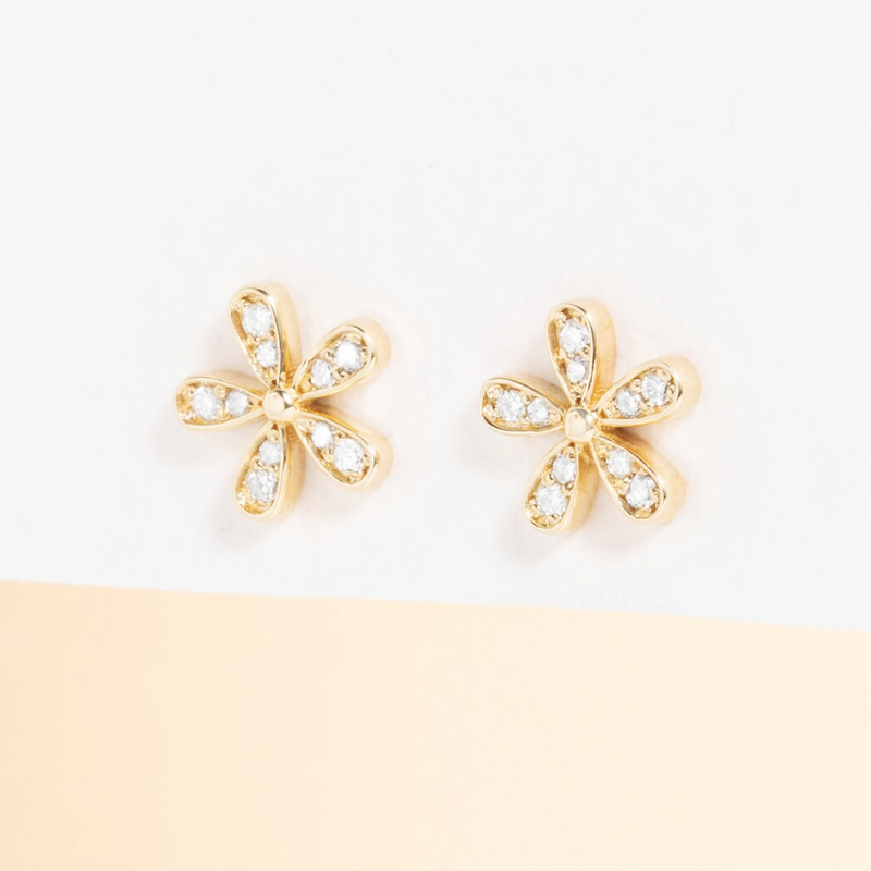 Cercei din aur cu diamante de 0.10 ct model floare