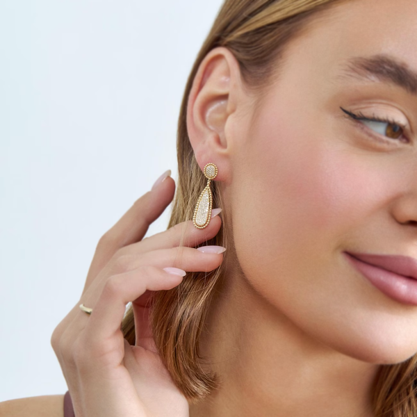 Cercei din aur lungi cu diamante de 0.92 ct