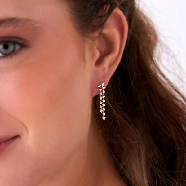 Cercei din aur lungi cu diamante de 0.65 ct