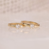 Cercei din aur rotunzi cu diamante de 0.07 ct