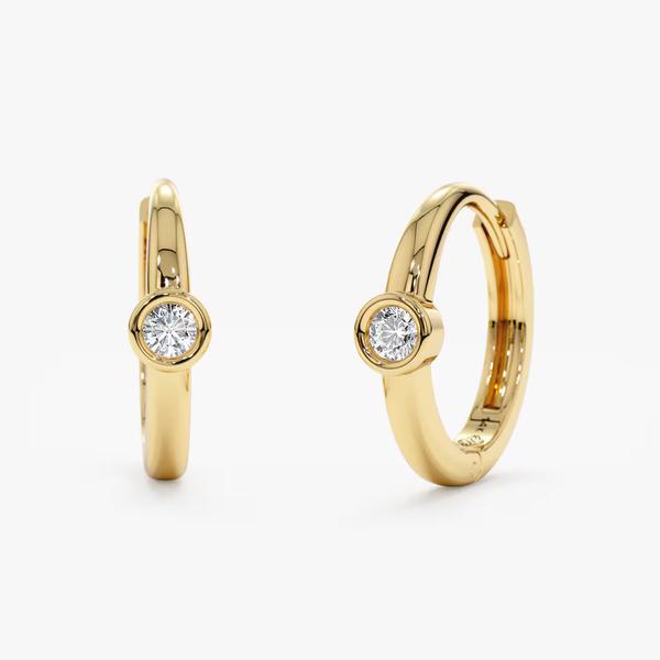 Cercei din aur rotunzi cu diamante de 0.07 ct