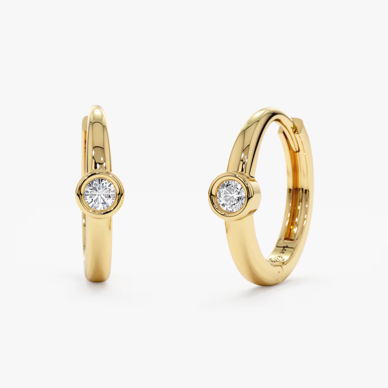 Cercei din aur rotunzi cu diamante de 0.07 ct