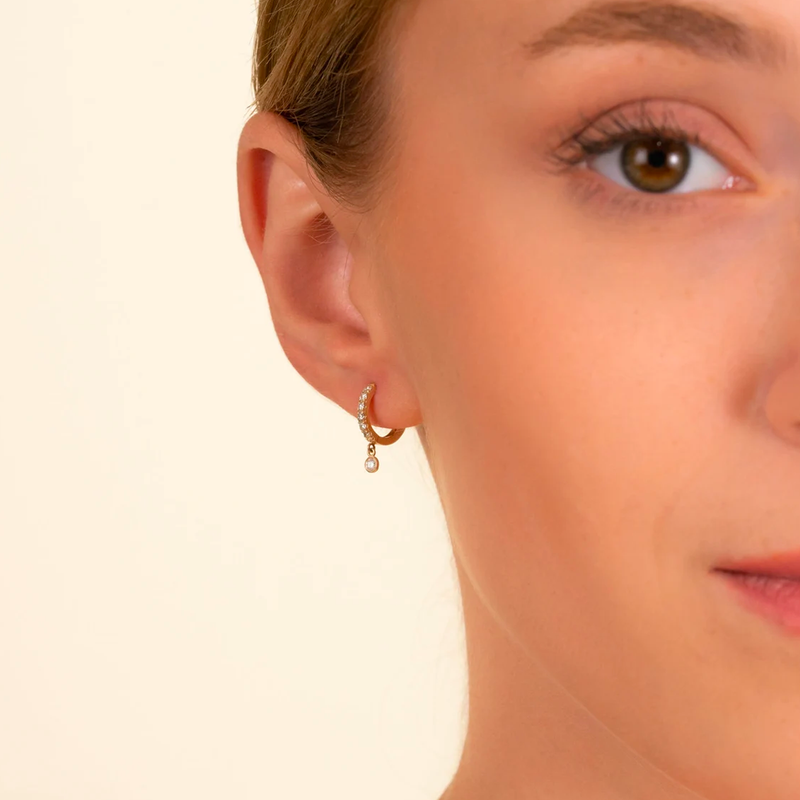 Cercei din aur rotunzi cu diamante de 0.28 ct.