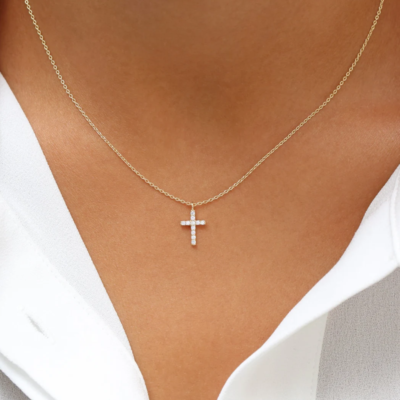 Colier din aur cu cruce si diamante de 0.11 ct