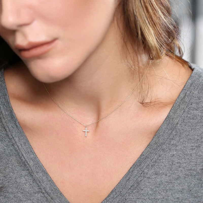 Colier din aur cu cruce si diamante de 0.11 ct