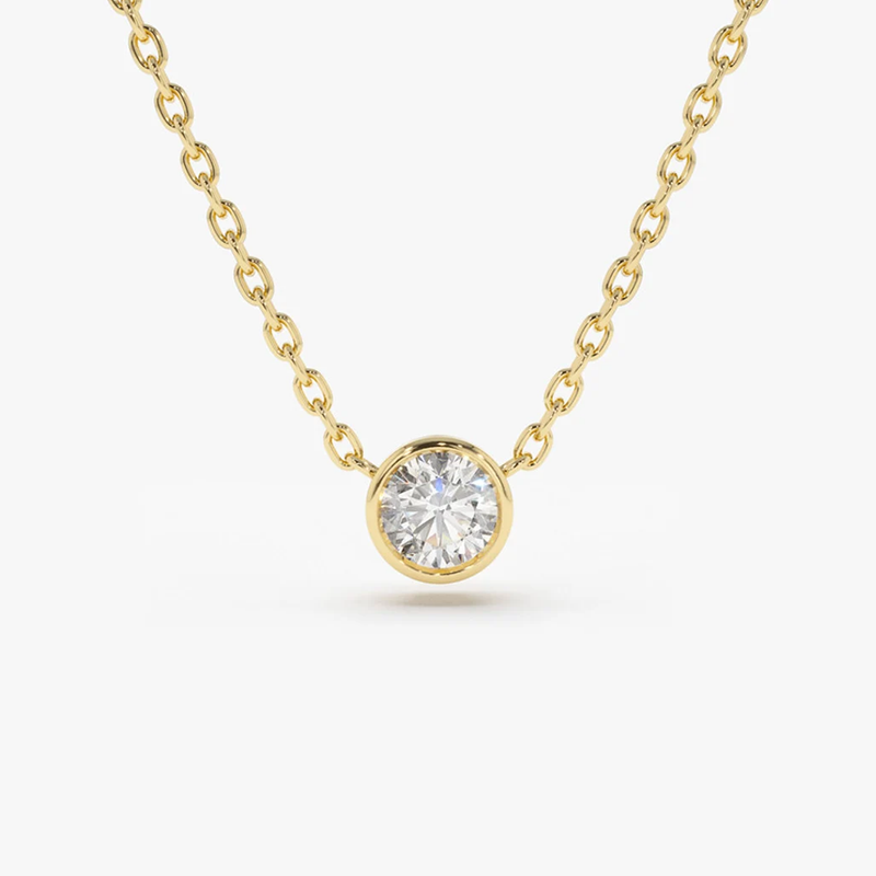 Colier din aur cu diamant solitaire rotund de 0.15
