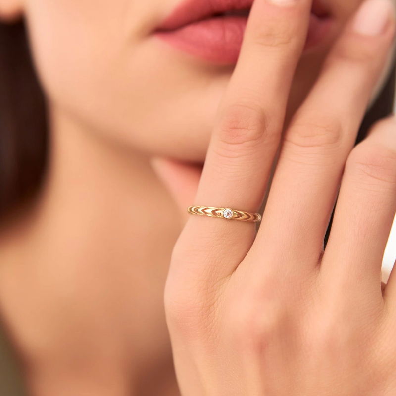 Inel din aur cu diamant rotund de 0.06 ct model Twisted Band