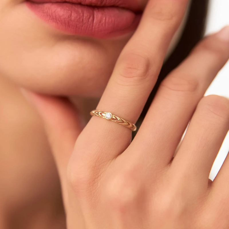 Inel din aur cu diamant rotund de 0.06 ct model Twisted Band