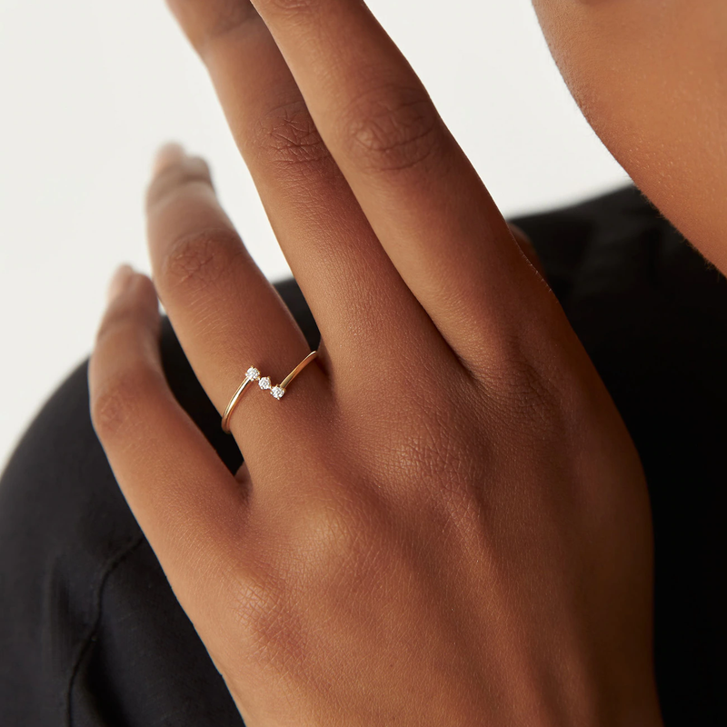 Inel din aur cu trei diamante de 0.08 ct