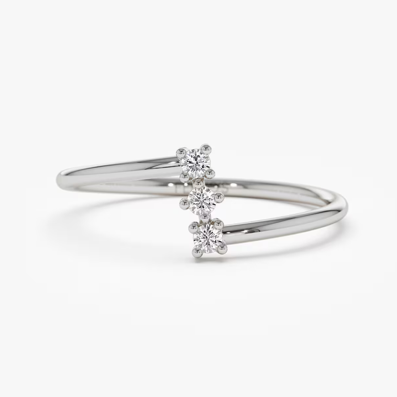 Inel din aur cu trei diamante de 0.08 ct