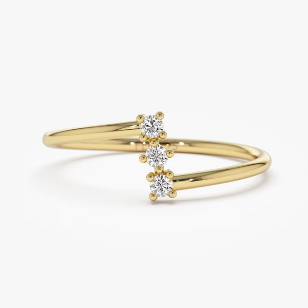 Inel din aur cu trei diamante de 0.08 ct