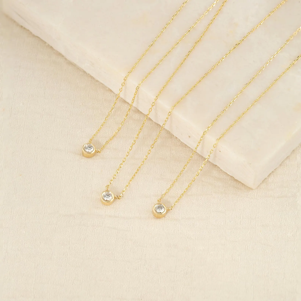 Lant cu pandantiv din aur cu diamant rotund de 0.05 ct
